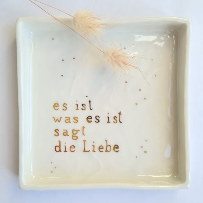 ES IST WAS ES IST